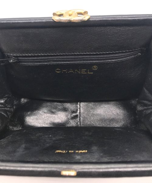 CHANEL（シャネル）CHANEL (シャネル) フリンジチャーム付チェーンショルダーポーチ ブラックの古着・服飾アイテム