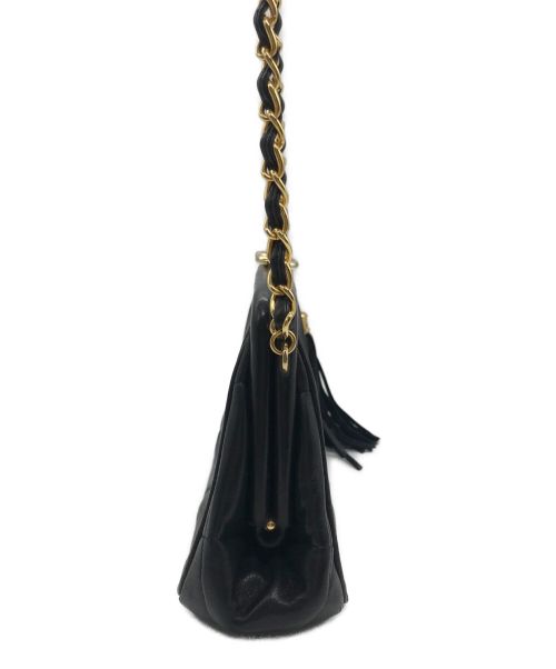 CHANEL（シャネル）CHANEL (シャネル) フリンジチャーム付チェーンショルダーポーチ ブラックの古着・服飾アイテム
