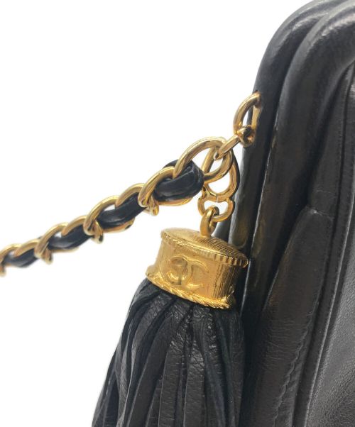 CHANEL（シャネル）CHANEL (シャネル) フリンジチャーム付チェーンショルダーポーチ ブラックの古着・服飾アイテム