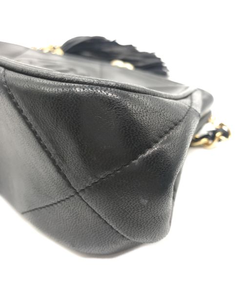 CHANEL（シャネル）CHANEL (シャネル) フリンジチャーム付チェーンショルダーポーチ ブラックの古着・服飾アイテム