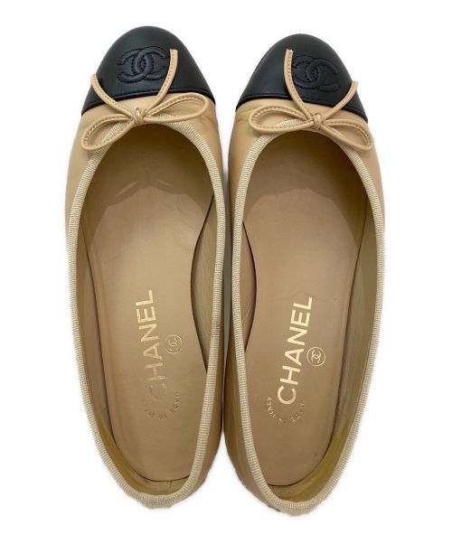 CHANEL（シャネル）CHANEL (シャネル) ココマークバイカラーフラットシューズ ベージュ×ブラック サイズ:35 1/2の古着・服飾アイテム
