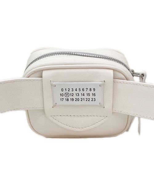 Maison Margiela（メゾンマルジェラ）Maison Margiela (メゾンマルジェラ) グラムスラム ミニベルトバッグ ホワイト サイズ:-の古着・服飾アイテム