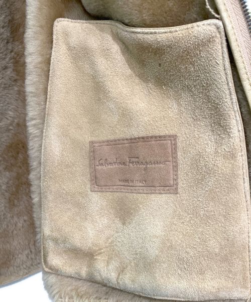 Salvatore Ferragamo（サルヴァトーレ フェラガモ）Salvatore Ferragamo (サルヴァトーレ フェラガモ) ムートンブルゾンジャケット ベージュ サイズ:48の古着・服飾アイテム