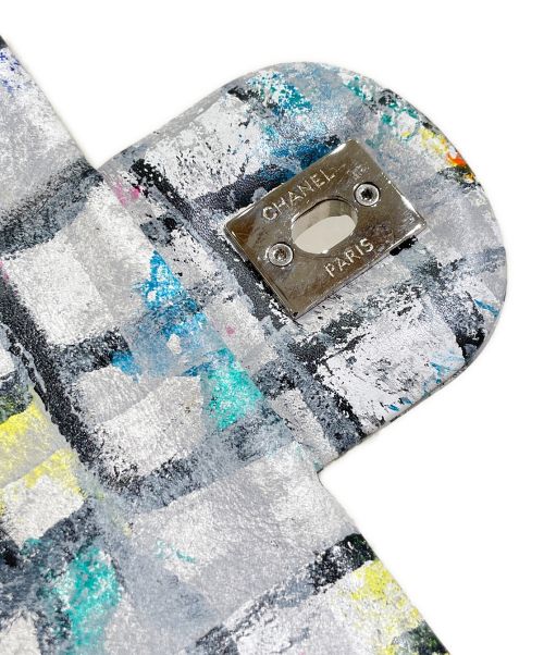 CHANEL（シャネル）CHANEL (シャネル) マトラッセペイントチェーンショルダーバッグ ホワイト×ブラックの古着・服飾アイテム