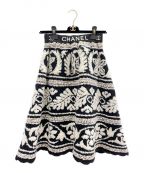 CHANELシャネル）の古着「ノルディックウエストロゴスカート」｜ホワイト×ブラック
