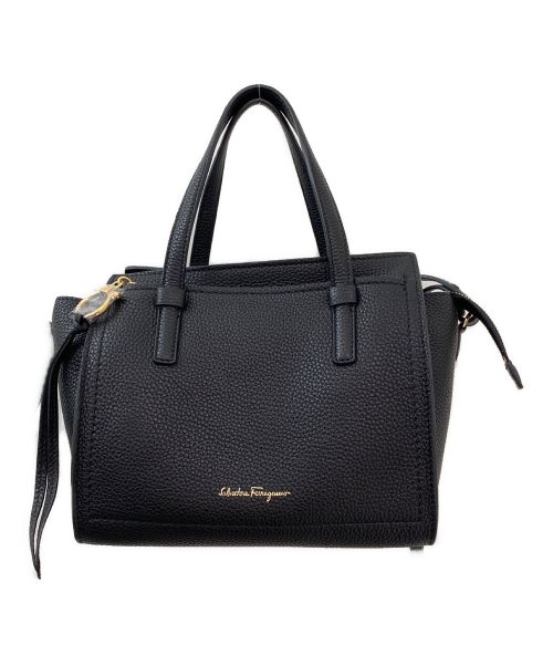 Salvatore Ferragamo（サルヴァトーレ フェラガモ）Salvatore Ferragamo (サルヴァトーレ フェラガモ) AMY GANCIO SHOPPING SMALL TOTE ブラック サイズ:-の古着・服飾アイテム
