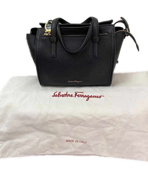 Salvatore Ferragamo（サルヴァトーレ フェラガモ）Salvatore Ferragamo (サルヴァトーレ フェラガモ) AMY GANCIO SHOPPING SMALL TOTE ブラック サイズ:-の古着・服飾アイテム