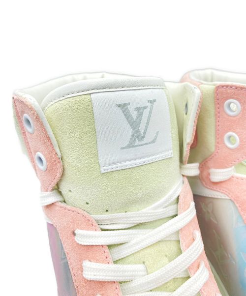 LOUIS VUITTON（ルイ ヴィトン）LOUIS VUITTON (ルイ ヴィトン) プリズムハイカットスニーカー ホワイト×ピンク サイズ:SIZE 8の古着・服飾アイテム