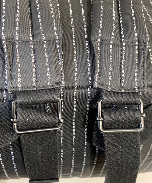 Maison Margiela（メゾンマルジェラ）Maison Margiela (メゾンマルジェラ) ロゴストライプバックパック ブラック サイズ:-の古着・服飾アイテム