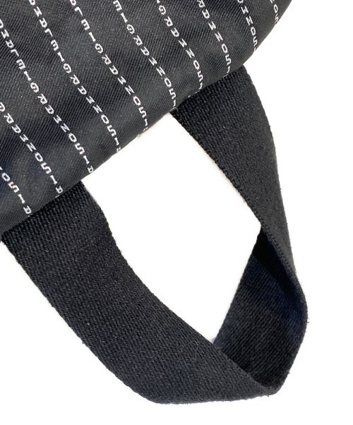 Maison Margiela（メゾンマルジェラ）Maison Margiela (メゾンマルジェラ) ロゴストライプバックパック ブラック サイズ:-の古着・服飾アイテム
