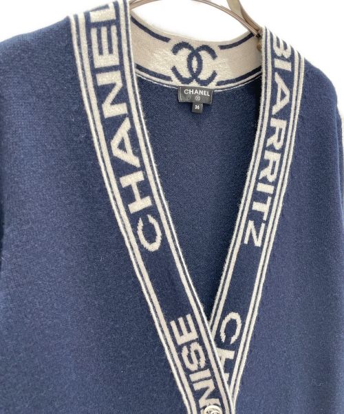 CHANEL（シャネル）CHANEL (シャネル) カシミヤロゴロングカーディガン ネイビー×ホワイト サイズ:36の古着・服飾アイテム