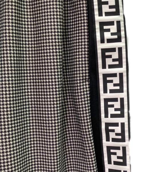 FENDI（フェンディ）FENDI (フェンディ) サイドロゴジャージートラックパンツ ライトグレー サイズ:Sの古着・服飾アイテム
