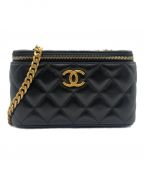 CHANELシャネル）の古着「マトラッセ Wチェーン バニティケース」｜ブラック