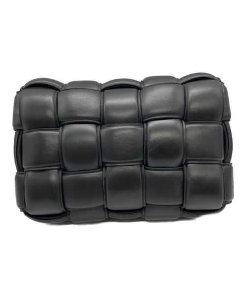 BOTTEGA VENETA（ボッテガベネタ）BOTTEGA VENETA (ボッテガベネタ) パデッド カセットショルダーバッグ ブラック サイズ:クラシックの古着・服飾アイテム