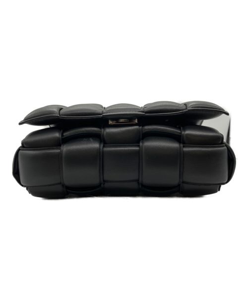 BOTTEGA VENETA（ボッテガベネタ）BOTTEGA VENETA (ボッテガベネタ) パデッド カセットショルダーバッグ ブラック サイズ:クラシックの古着・服飾アイテム