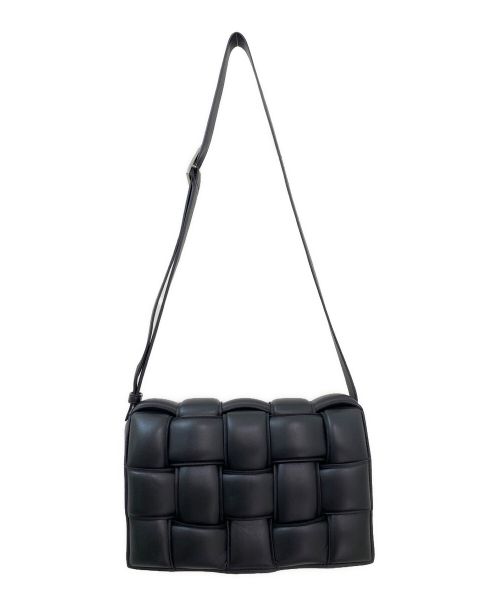 BOTTEGA VENETA（ボッテガベネタ）BOTTEGA VENETA (ボッテガベネタ) パデッド カセットショルダーバッグ ブラック サイズ:クラシックの古着・服飾アイテム