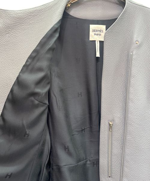 HERMES（エルメス）HERMES (エルメス) セリエボタン ダブルブレスト ディアスキン レザージャケット グレー サイズ:34の古着・服飾アイテム