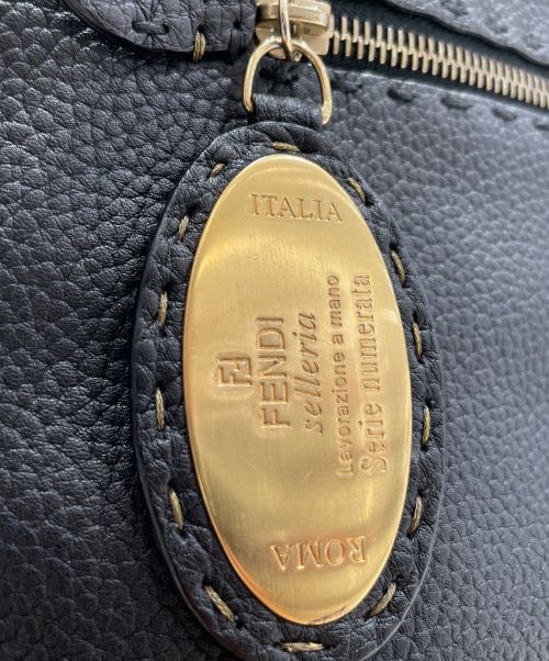 FENDI（フェンディ）FENDI (フェンディ) セレリアハンドバッグ ブラック×ゴールドの古着・服飾アイテム