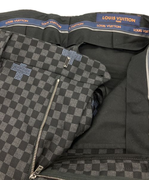 LOUIS VUITTON（ルイ ヴィトン）LOUIS VUITTON (ルイ ヴィトン) 総柄トラウザーパンツ グレー×ブラック サイズ:40の古着・服飾アイテム
