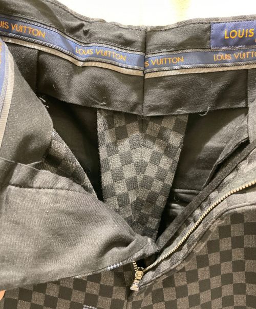 LOUIS VUITTON（ルイ ヴィトン）LOUIS VUITTON (ルイ ヴィトン) 総柄トラウザーパンツ グレー×ブラック サイズ:40の古着・服飾アイテム