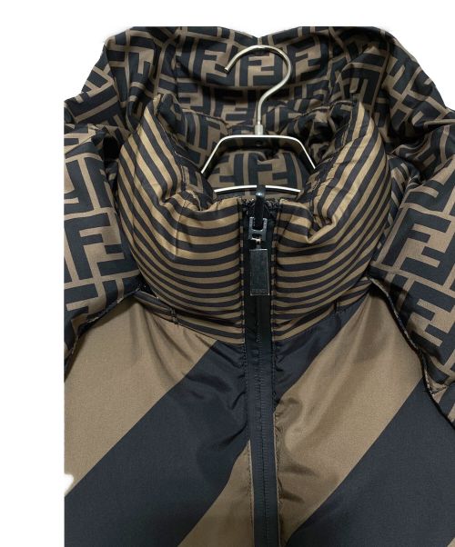 FENDI（フェンディ）FENDI (フェンディ) リバーシブルダウンジャケット ブラウン×ベージュ サイズ:44の古着・服飾アイテム