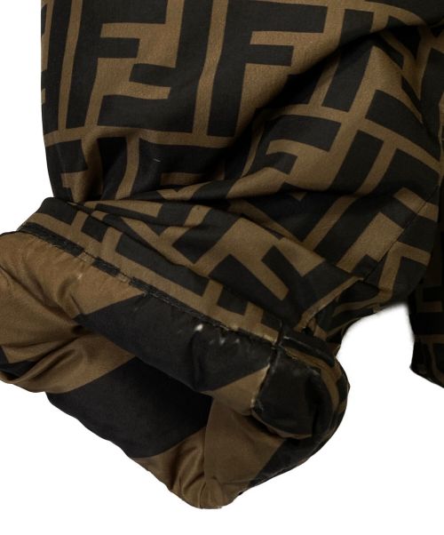 FENDI（フェンディ）FENDI (フェンディ) リバーシブルダウンジャケット ブラウン×ベージュ サイズ:44の古着・服飾アイテム