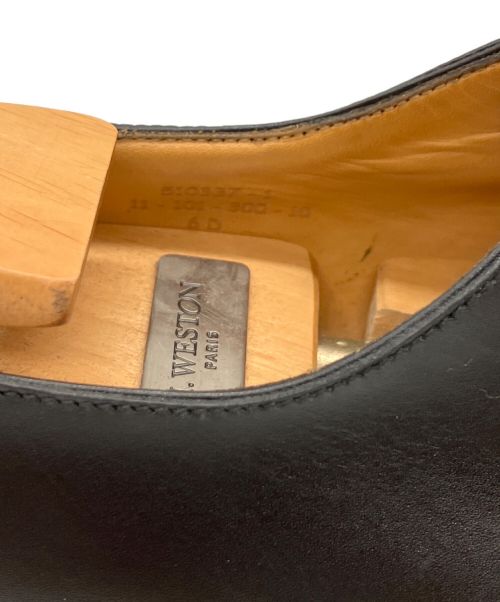 J.M.WESTON（ジェイエムウエストン）J.M.WESTON (ジェイエムウエストン) キャップトゥストレートチップシューズ ブラック サイズ:6/Dの古着・服飾アイテム