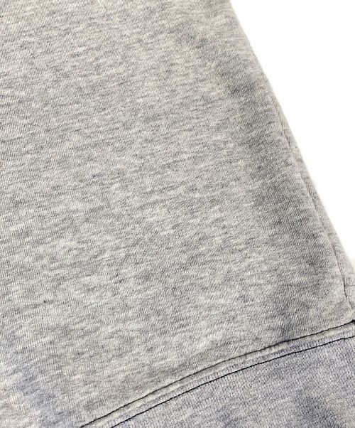 LOUIS VUITTON（ルイ ヴィトン）LOUIS VUITTON (ルイ ヴィトン) PEACE&LOVE LV刺繍スウェットトレーナー ライトグレー サイズ:XSの古着・服飾アイテム