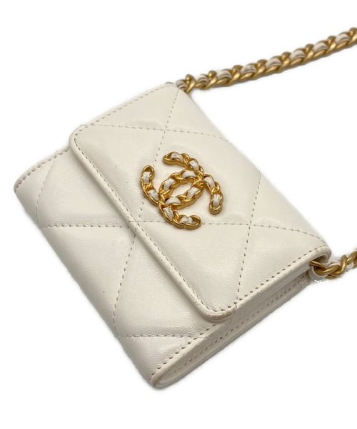 CHANEL（シャネル）CHANEL (シャネル) マトラッセショルダーミニウォレット ホワイトの古着・服飾アイテム