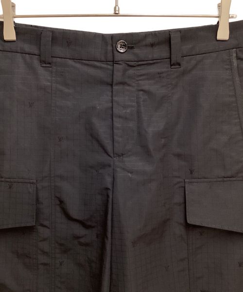 LOUIS VUITTON（ルイ ヴィトン）LOUIS VUITTON (ルイ ヴィトン) 23AW モノグラムカーゴショーツ ブラック サイズ:46の古着・服飾アイテム