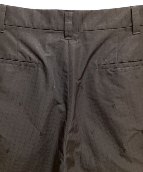 LOUIS VUITTON（ルイ ヴィトン）LOUIS VUITTON (ルイ ヴィトン) 23AW モノグラムカーゴショーツ ブラック サイズ:46の古着・服飾アイテム
