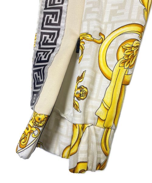FENDI（フェンディ）FENDI (フェンディ) VERSACE (ヴェルサーチ) トラックパンツ ベージュ サイズ:SIZE Sの古着・服飾アイテム