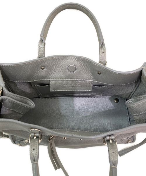 BALENCIAGA（バレンシアガ）BALENCIAGA (バレンシアガ) ペーパーA6 ライトグレーの古着・服飾アイテム