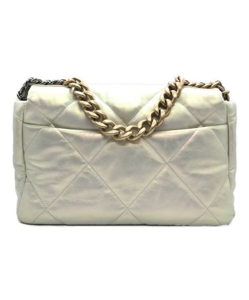 CHANEL（シャネル）CHANEL (シャネル) ラムスキン19ショルダーバッグ シャイニーパールホワイトの古着・服飾アイテム