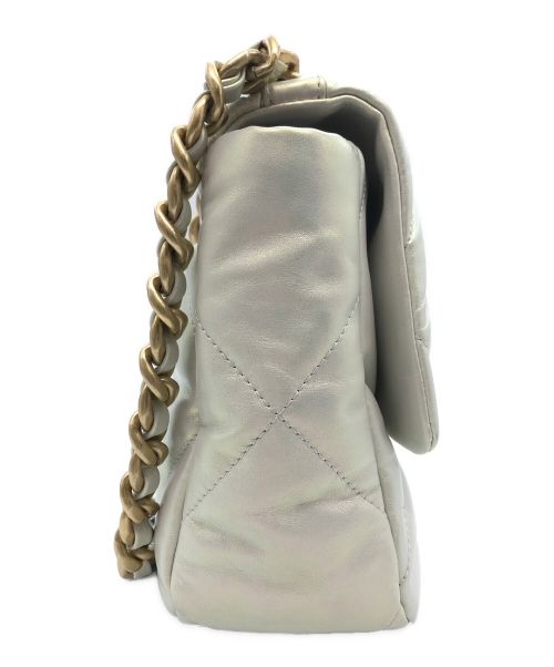 CHANEL（シャネル）CHANEL (シャネル) ラムスキン19ショルダーバッグ シャイニーパールホワイトの古着・服飾アイテム