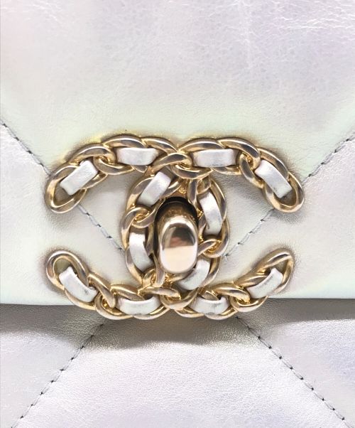 CHANEL（シャネル）CHANEL (シャネル) ラムスキン19ショルダーバッグ シャイニーパールホワイトの古着・服飾アイテム