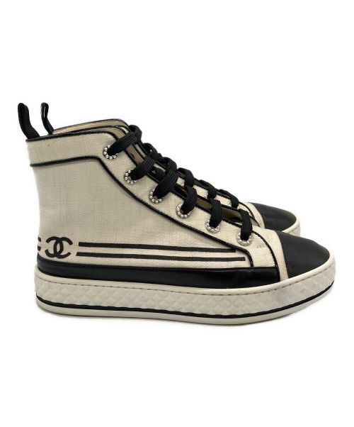 CHANEL（シャネル）CHANEL (シャネル) パール付ハイカットスニーカー ホワイト×ブラック サイズ:36の古着・服飾アイテム