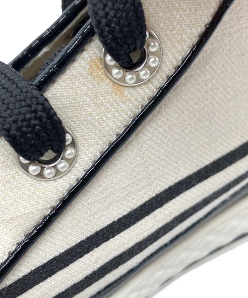 CHANEL（シャネル）CHANEL (シャネル) パール付ハイカットスニーカー ホワイト×ブラック サイズ:36の古着・服飾アイテム