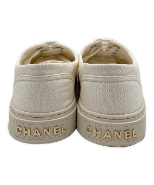 CHANEL（シャネル）CHANEL (シャネル) ロゴキャンバススニーカー ホワイト×ブラック サイズ:36の古着・服飾アイテム