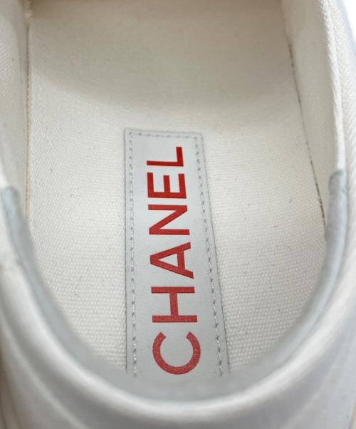 CHANEL（シャネル）CHANEL (シャネル) ロゴキャンバススニーカー ホワイト×ブラック サイズ:36の古着・服飾アイテム