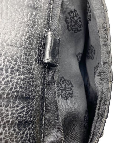 CHROME HEARTS（クロムハーツ）CHROME HEARTS (クロムハーツ) ウェーブ ウォレット クロス ボタン ブラック ヘビーレザー ブラック サイズ:-の古着・服飾アイテム