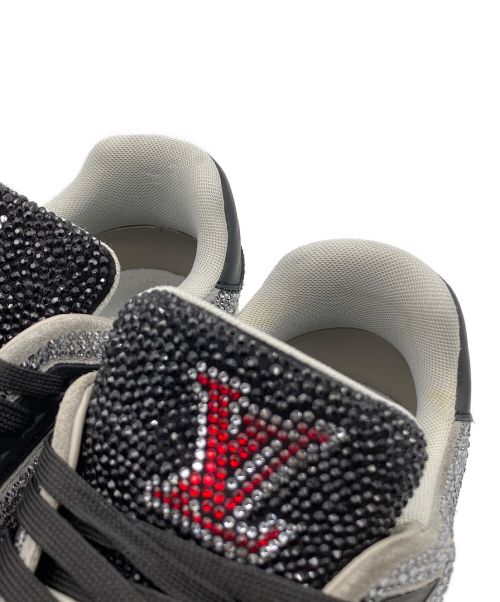 LOUIS VUITTON（ルイ ヴィトン）LOUIS VUITTON (ルイ ヴィトン) Crystal Covered LV Trainer  ブラック×グレー×ホワイト サイズ:SIZE 7の古着・服飾アイテム