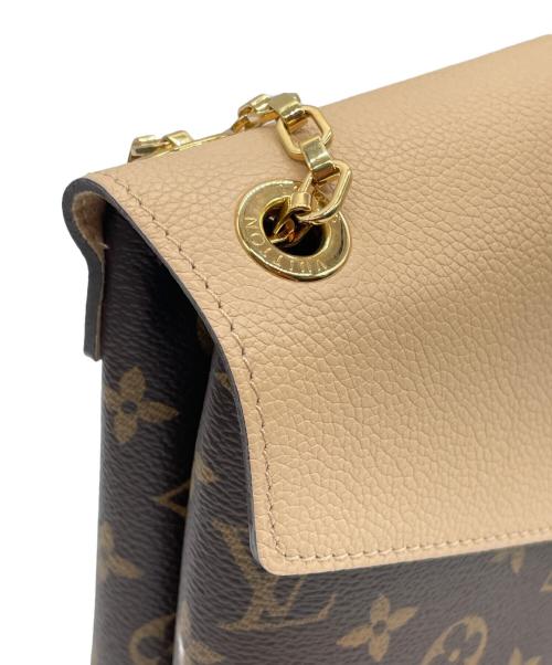 LOUIS VUITTON（ルイ ヴィトン）LOUIS VUITTON (ルイ ヴィトン) Pallas Chain Shoulder Bag パラス チェーンショルダーバッグ ブラウン×ベージュの古着・服飾アイテム