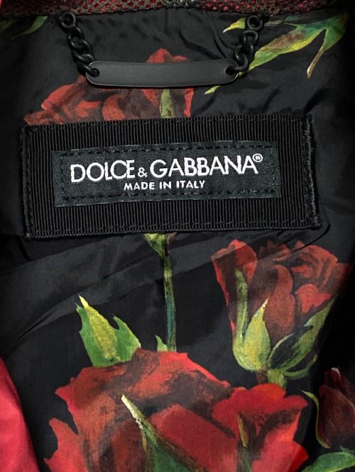 DOLCE & GABBANA（ドルチェ＆ガッバーナ）DOLCE & GABBANA (ドルチェ＆ガッバーナ) ローズプリント フーデットジャケット レッド×ブラック サイズ:Mの古着・服飾アイテム