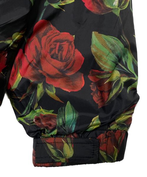 DOLCE & GABBANA（ドルチェ＆ガッバーナ）DOLCE & GABBANA (ドルチェ＆ガッバーナ) ローズプリント フーデットジャケット レッド×ブラック サイズ:Mの古着・服飾アイテム