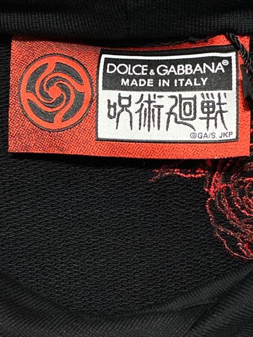 DOLCE & GABBANA（ドルチェ＆ガッバーナ）DOLCE & GABBANA (ドルチェ＆ガッバーナ) 呪術廻戦 (ジュジュツカイセン) プルオーバーパーカー ブラック×レッド サイズ:46 未使用品の古着・服飾アイテム