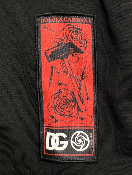 DOLCE & GABBANA（ドルチェ＆ガッバーナ）DOLCE & GABBANA (ドルチェ＆ガッバーナ) 呪術廻戦 (ジュジュツカイセン) プルオーバーパーカー ブラック×レッド サイズ:46 未使用品の古着・服飾アイテム