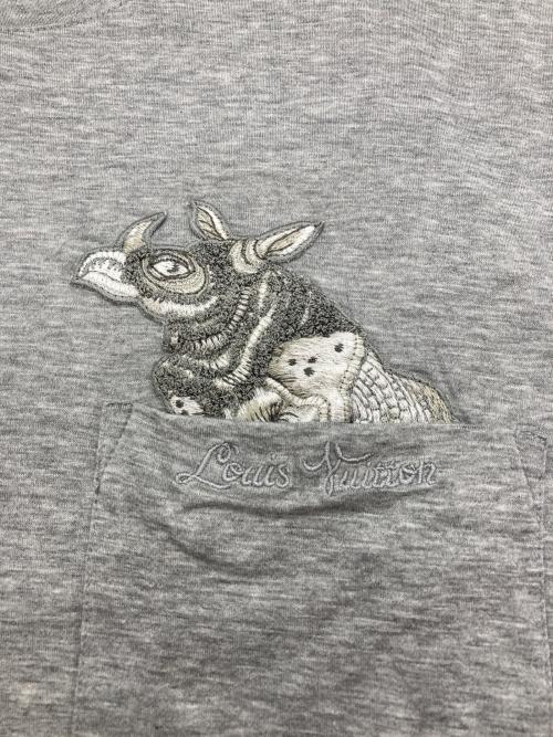 LOUIS VUITTON（ルイ ヴィトン）LOUIS VUITTON (ルイ ヴィトン) ポケットTシャツ グレー サイズ:SIZE Sの古着・服飾アイテム