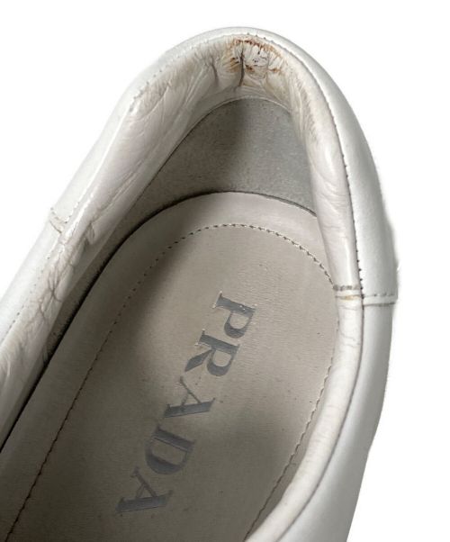 PRADA（プラダ）PRADA (プラダ) レザースニーカー ホワイト サイズ:8の古着・服飾アイテム