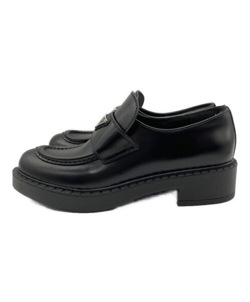 PRADA（プラダ）PRADA (プラダ) ロゴプレートローファー ブラック サイズ:38の古着・服飾アイテム